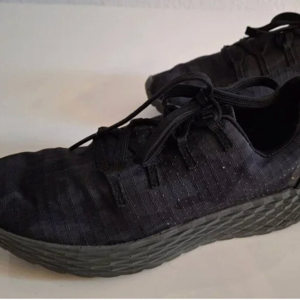 NO BULL - Excellent condition - Night Camo Ripstop Runner, Size 6 (36)